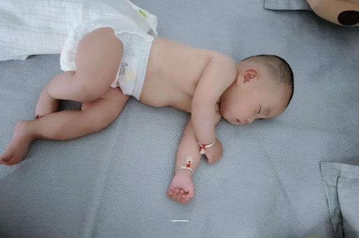 柳林宝宝口水多怎么回事